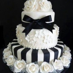 Black and white cake on black and white wedding ideas site